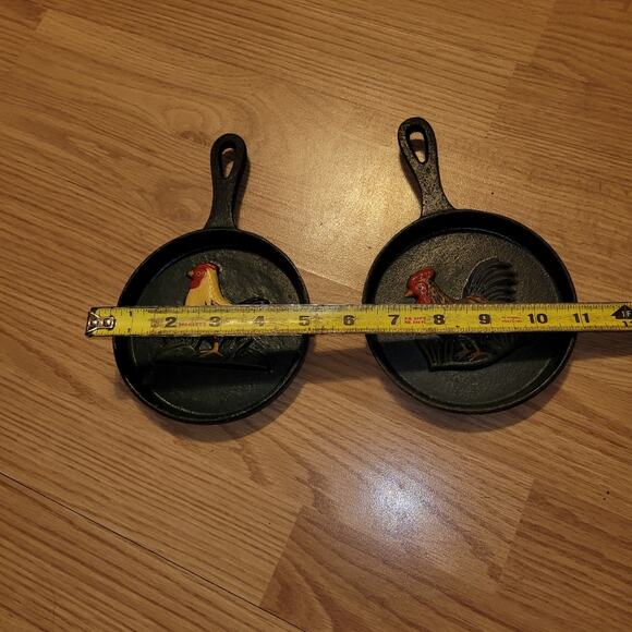 Vtg Rooster Cast Iron Skillets Miniature Pan Decorative Wall Hangings Farmhouse - Picture 5 of 6